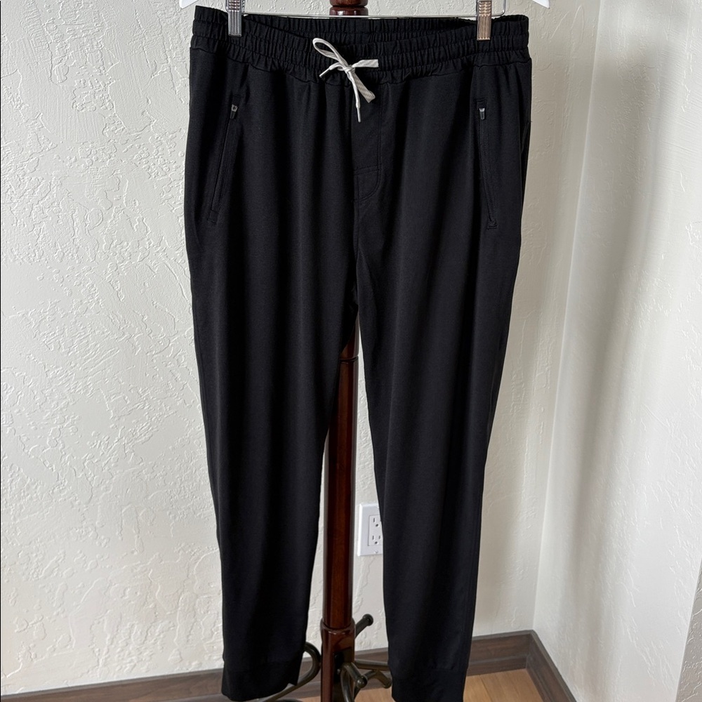 Men’s Vuori joggers. - Picture 2 of 12